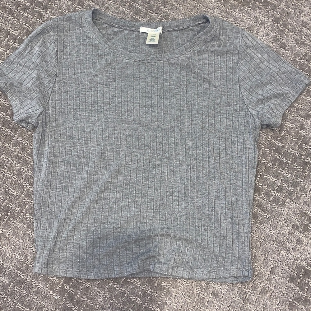 Grey tshirt fits like a small